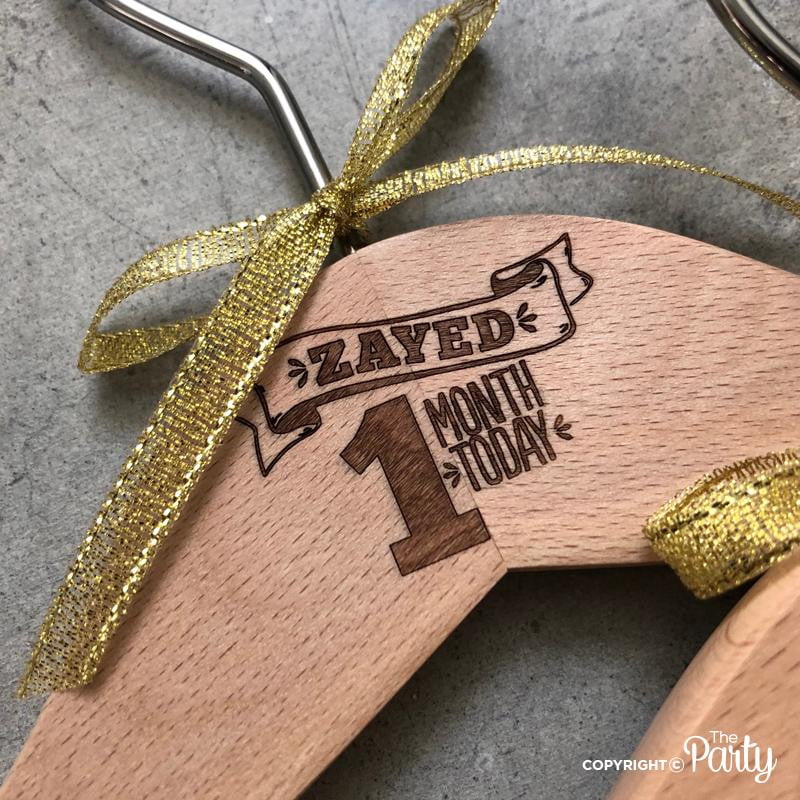 Set of 4 children's engraved wooden hangers – The Party, Dubai